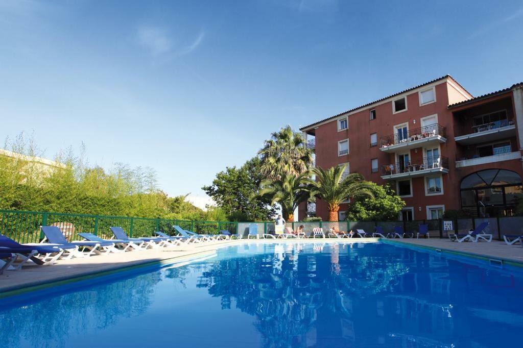 Residence 4 Etoiles Port Marine Sainte-Maxime Exteriér fotografie